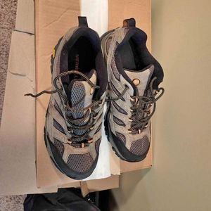 Merrell Moab Low top hiking shoes